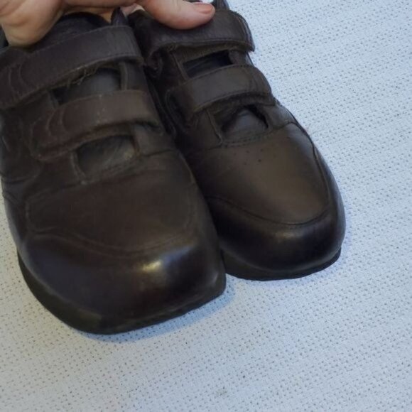 Propet Sz. 9.5 Brown Hook Adjustable Closure Walking Shoe - Picture 11 of 13